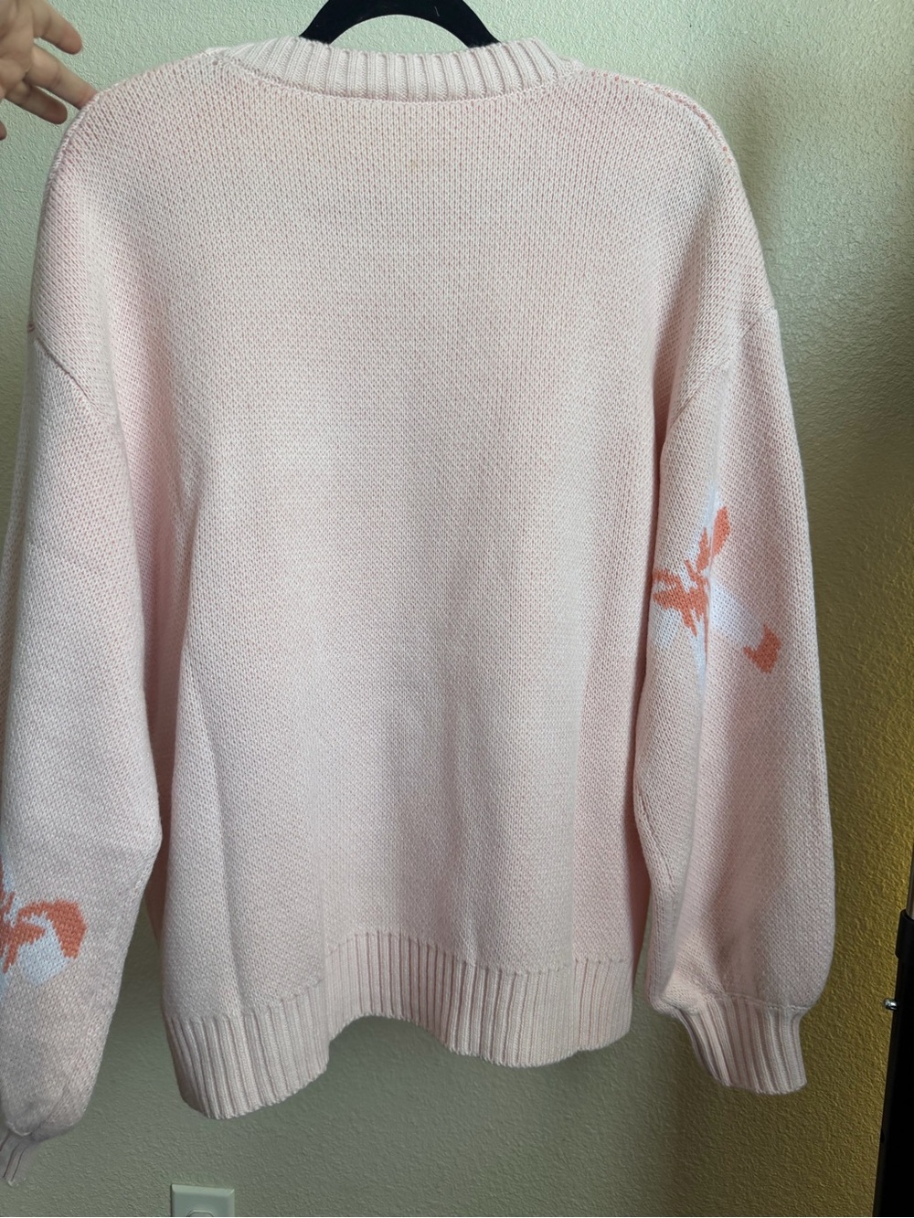 Women’s Crewneck Bow Intarsia Sweater - Light Pink - Picture 2 of 4